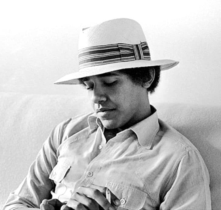 BARACK-OBAMA-YOUNG-BACHELOR-CHICAGO-HOME