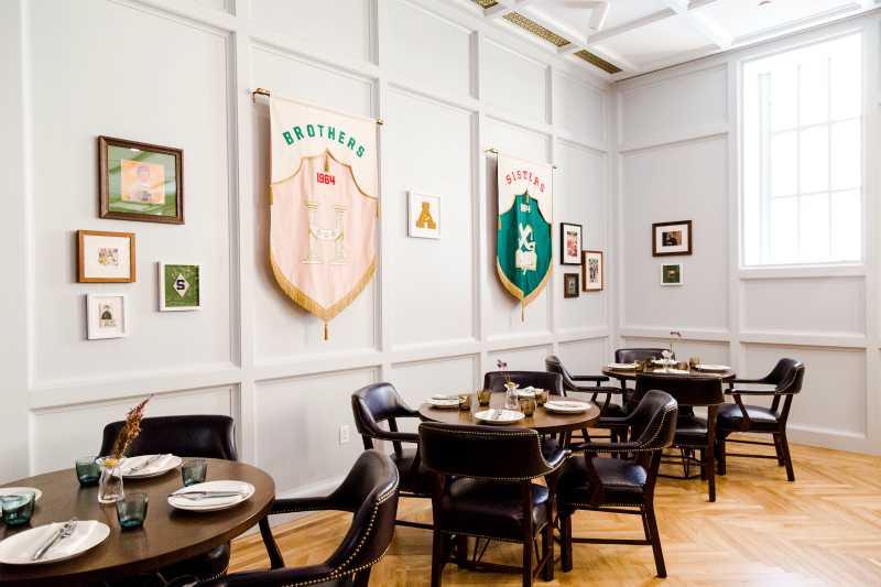 Adams-morgan-things-to-do-brothers-and-sisters-restaurant