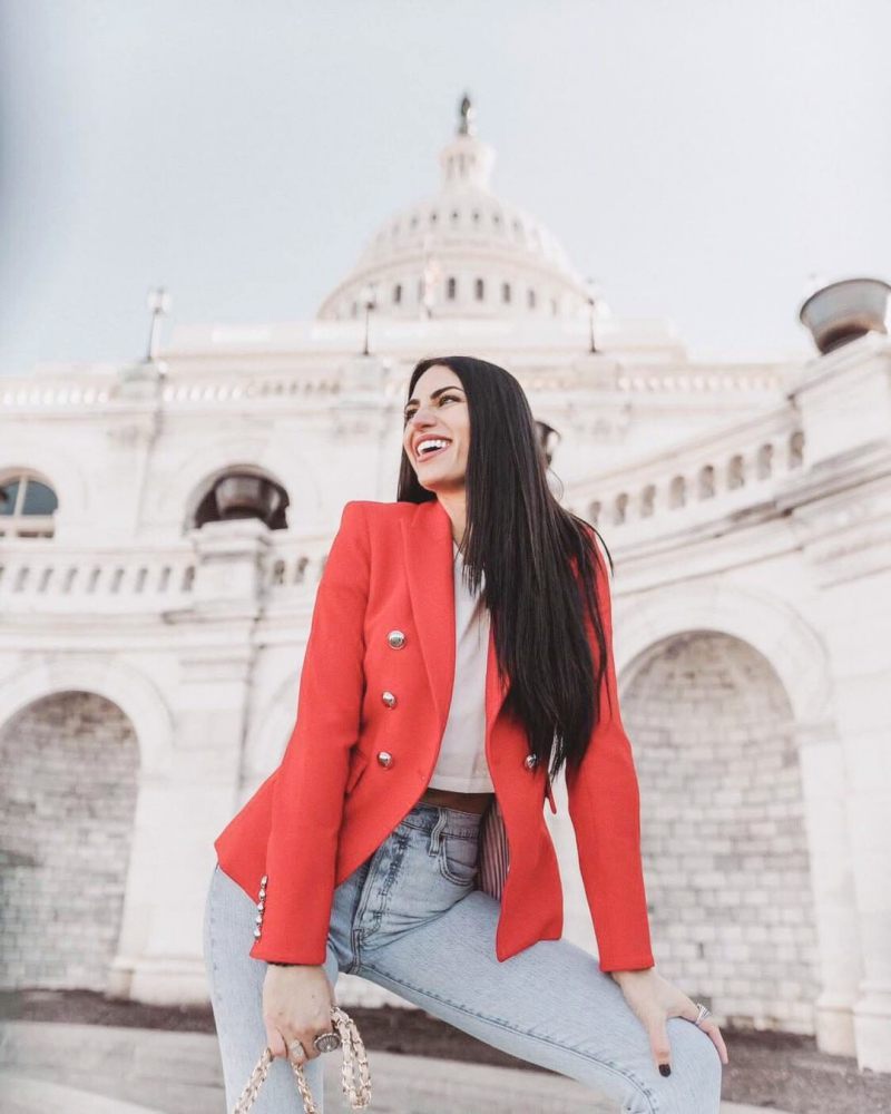 brittany-wells-yoga-model