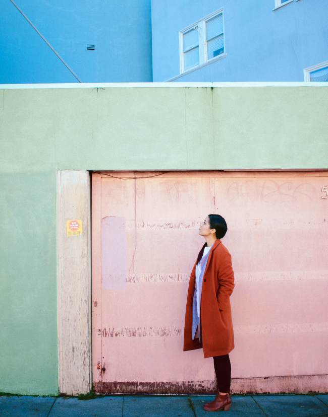 camille-villanueva-destressing-de-stress-relax-anxiety-woman-colorful-background