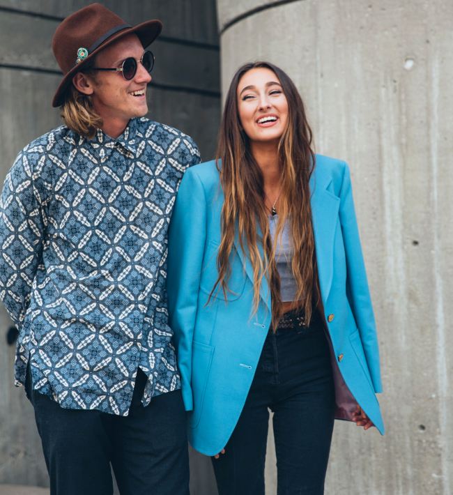 couple-laughing-date-night-ideas-washington-dc-first-date-man-woman-millennial