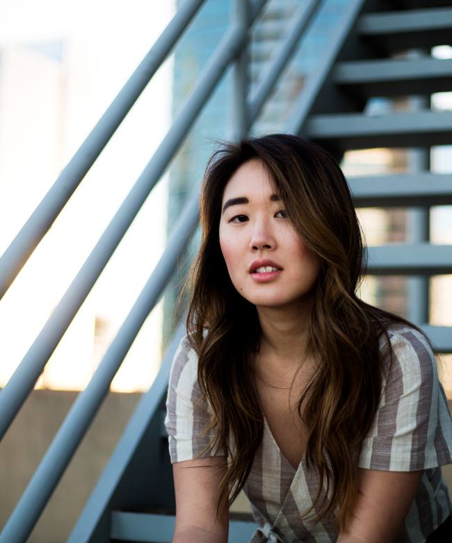 daniel-rigdon-asian-woman-sitting-outside-leadership-deveopment-events-near-washington-dc-professional-develpment-conferences-networking