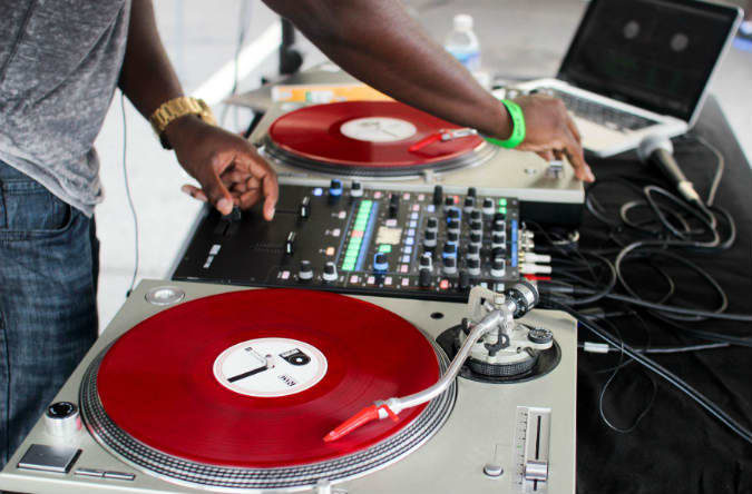 dj-turn-table-laptop-outside-block-party-dc-summer