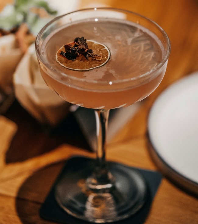 eugene-chystiakov-thanksgiving-cocktail-recipe-friendsgiving