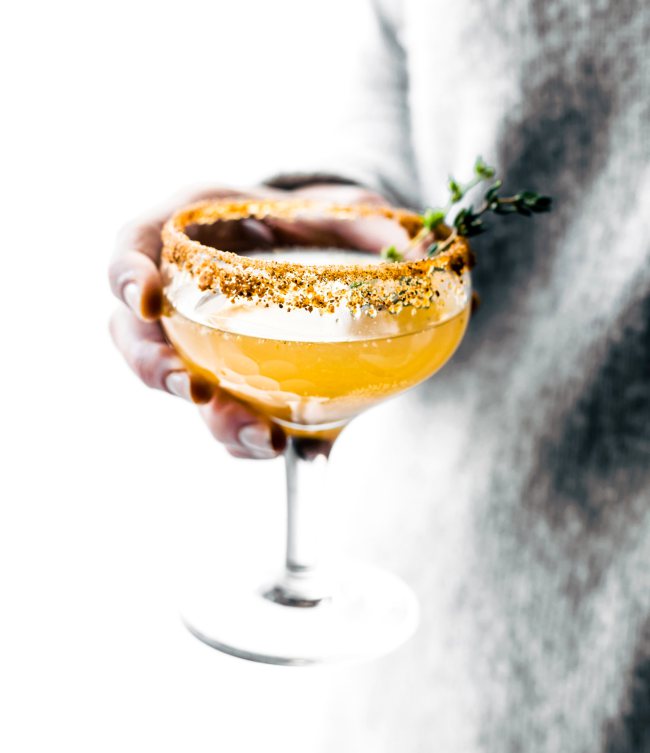 lindsay-cotter-fall-cocktails-washington-dc-woman-holding-cocktail-martini-glass