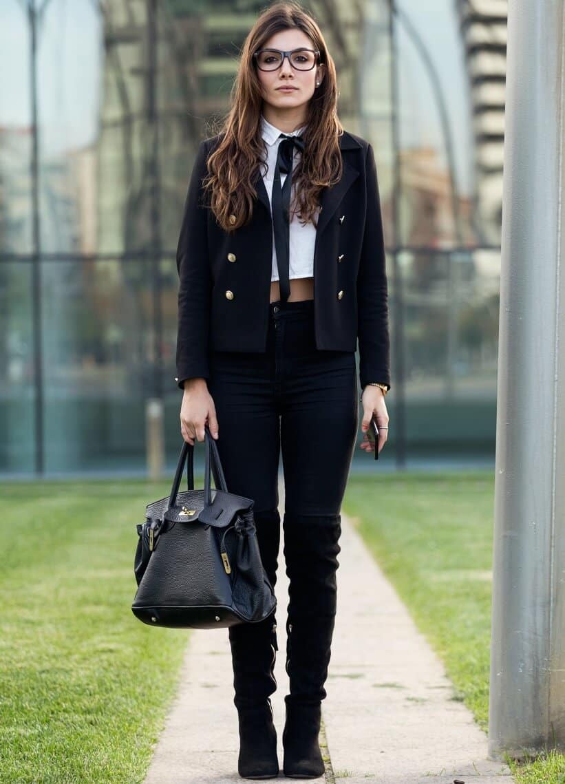Fashion portrait of beautiful young woman posing in the street.