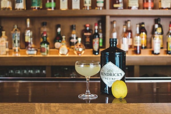 oval-room-dc-gin-blossom-bartender-bar-near-white-house-k-street