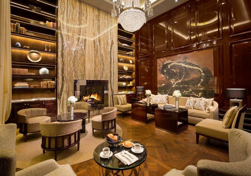 restaurants-for-birthday-rosewood-hotel-capitol-standard-the-living-room