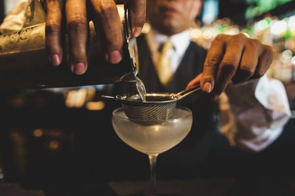rosewood-hotel-mixologist-bartender-straining-drink-dc-georgtown-gin-tonic