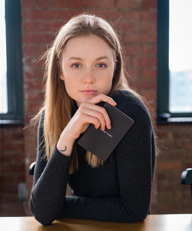 10-reasons-youre-not-productive-never-get-anything-done-woman-on-chair