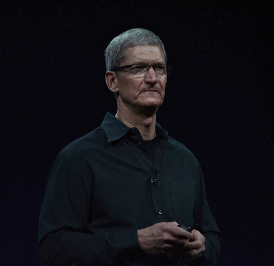 tim-cook-wwdc-gwu-commencement-speech-graduation