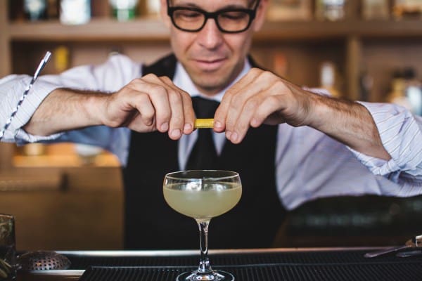 timothy-padgett-dc-bartender-oval-room-making-cocktails-labor-day-near-white-houes-bar