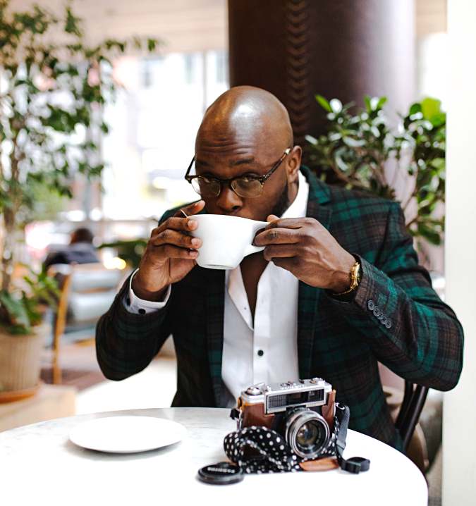 tolu-bamwo-black-male-suit-coffee-sitting-part-time-work-from-home-jobs