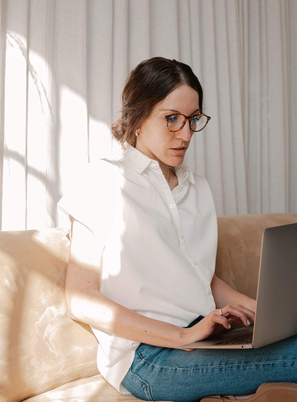 mathilde-langevin-TOzlvamCFE0-unsplash-capitol-hill-jobs-hiring-right-now-jobs-in-politics-2021-woman-glasses-working-laptop-jeans-casual-wfh